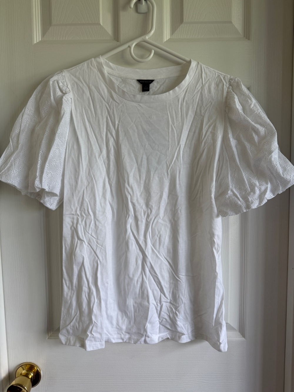 NWT Ann Taylor White Eyelet Puff-Sleeve Tee